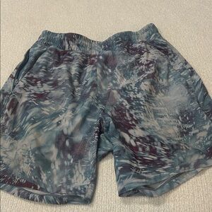 Lululemon Athletica Blue and Gray Patterned Shorts